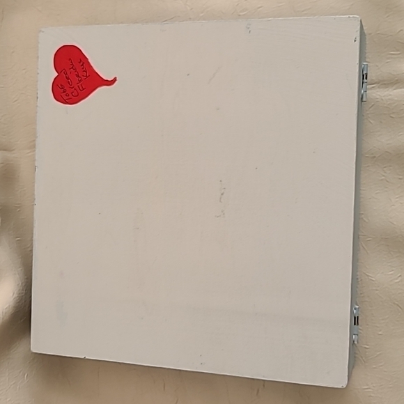 HANDCRAFTED & DECORATED FENCED IN GARDEN WOODEN BOX - Picture 14 of 14